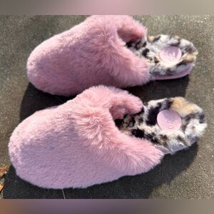 Anthropologie Sadie Pink Cozy Faux Fur Leopard Slippers Size M/L NWOT